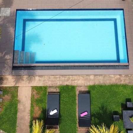 Grand Royal Villa Негомбо Екстериор снимка
