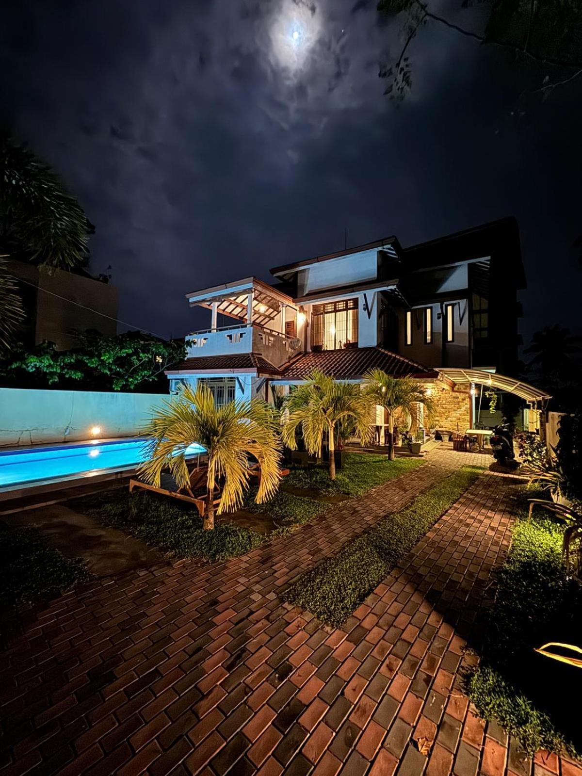 Grand Royal Villa Негомбо Екстериор снимка